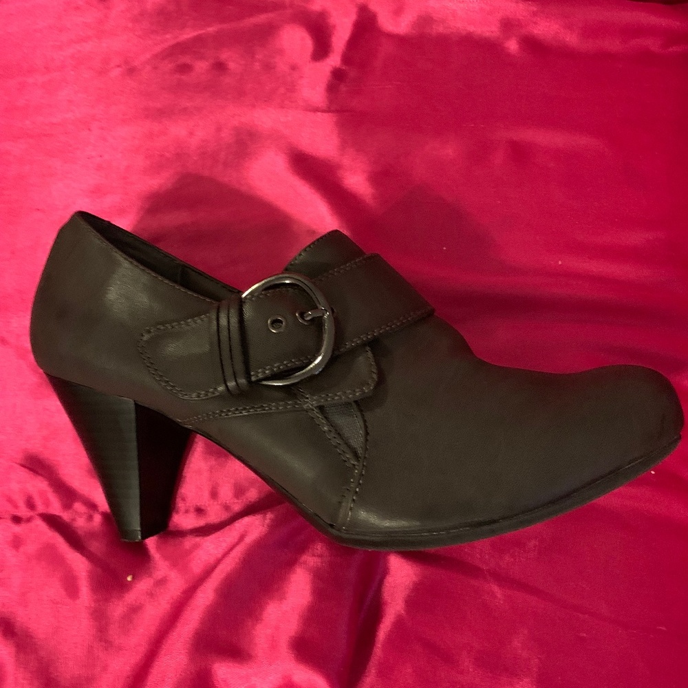 White Mountain 3inch heels - Picture 3 of 4